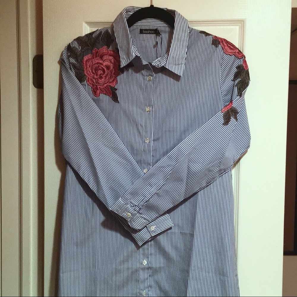 BOOHOO PETITE Pinstripe Appliqué Shirt Dress Size 2-4